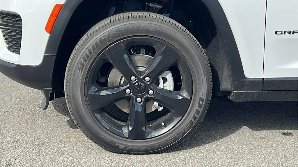 2025 Jeep Grand Cherokee Altitude 8