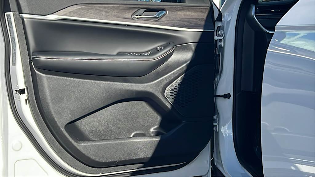 Thumbnail: 2026 Jeep Grand Cherokee - 28
