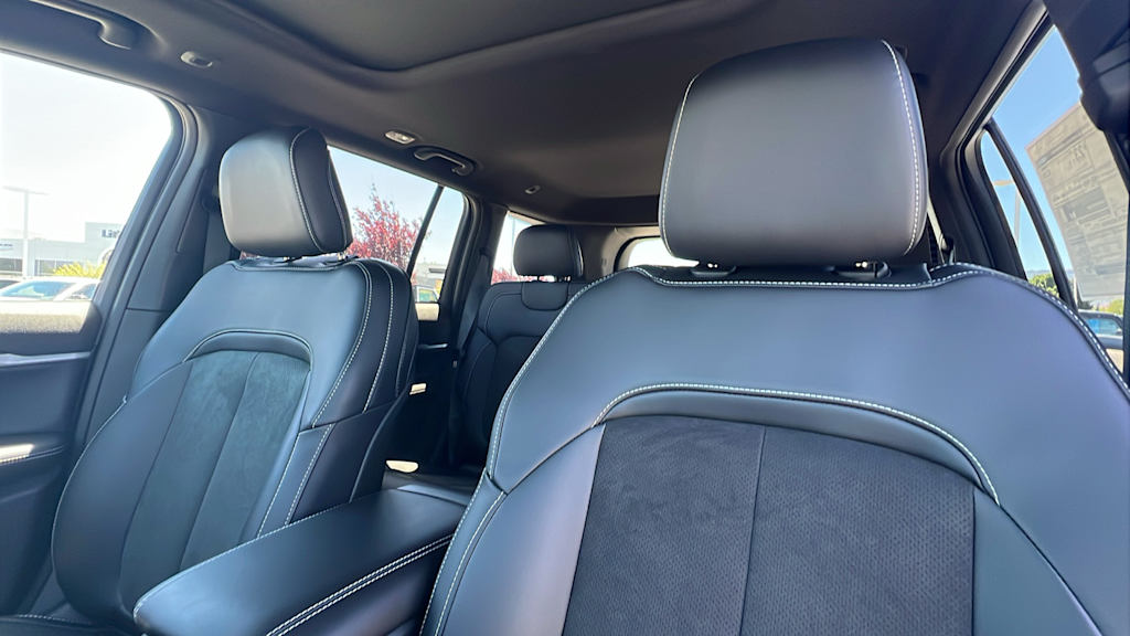 2026 Jeep Grand Cherokee Laredo - Photo 9