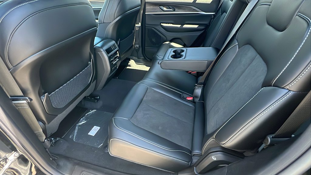 2026 Jeep Grand Cherokee Laredo - Photo 11