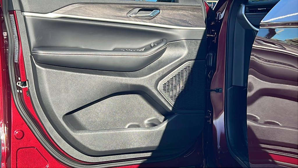 Thumbnail: 2026 Jeep Grand Cherokee - 27