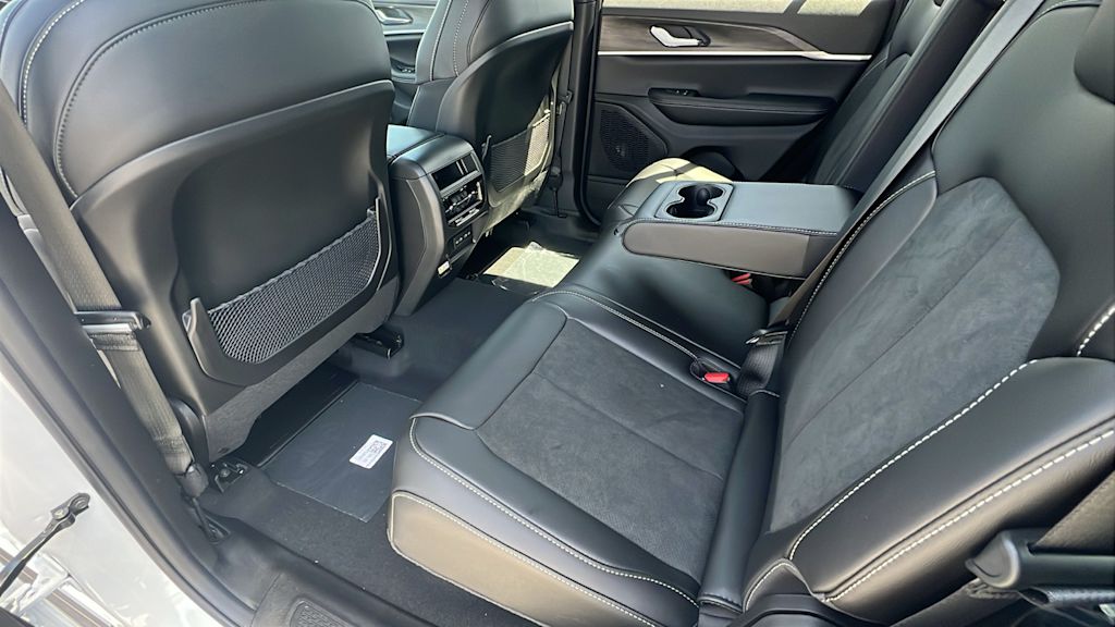 Thumbnail: 2026 Jeep Grand Cherokee - 12