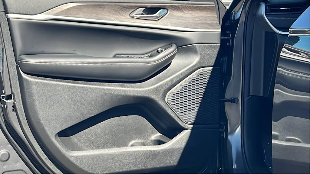 Thumbnail: 2026 Jeep Grand Cherokee - 27