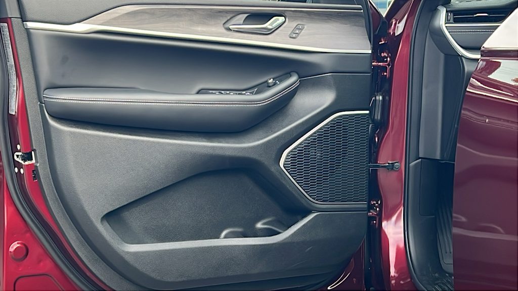 Thumbnail: 2025 Jeep Grand Cherokee - 28