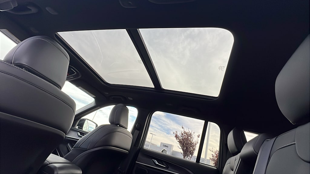 Thumbnail: 2025 Jeep Grand Cherokee - 31