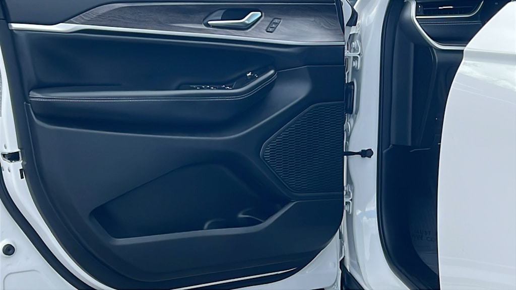 Thumbnail: 2023 Jeep Grand Cherokee - 28