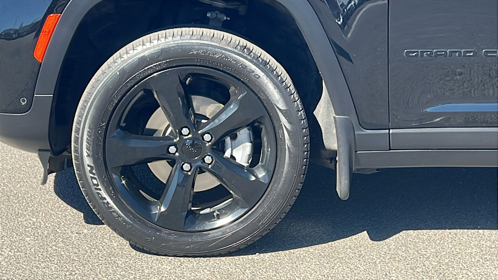Thumbnail: 2023 Jeep Grand Cherokee - 8