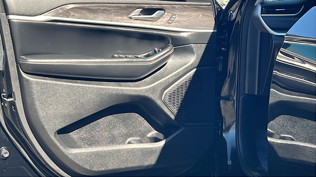 Thumbnail: 2023 Jeep Grand Cherokee - 27