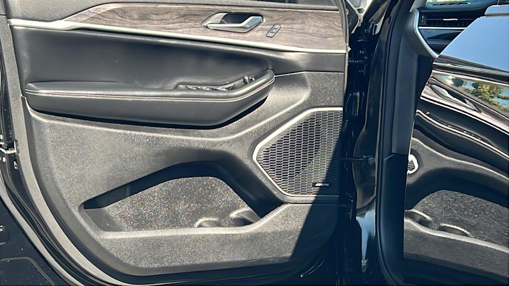 Thumbnail: 2023 Jeep Grand Cherokee - 28