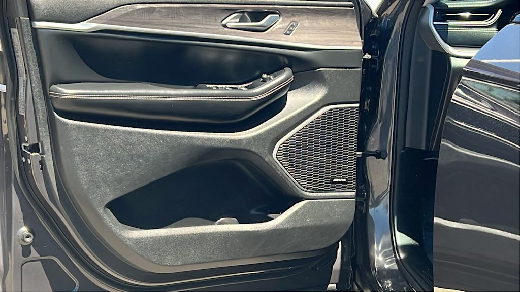 Thumbnail: 2022 Jeep Grand Cherokee - 28