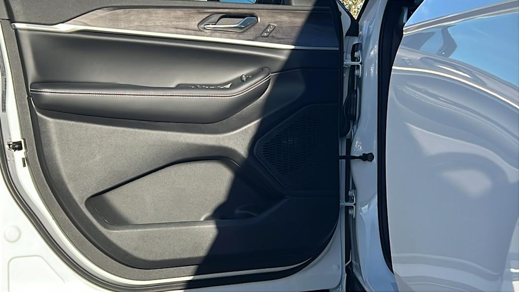 Thumbnail: 2025 Jeep Grand Cherokee - 28