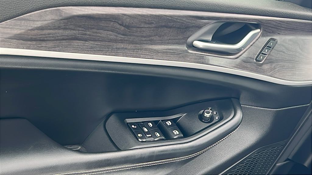 Thumbnail: 2023 Jeep Grand Cherokee - 28