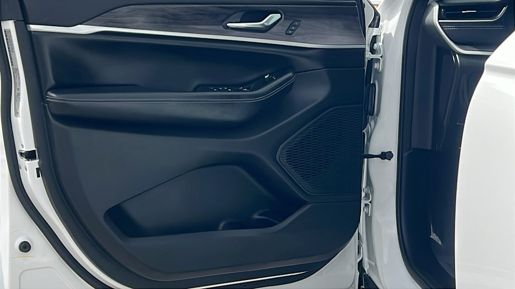 Thumbnail: 2023 Jeep Grand Cherokee - 29