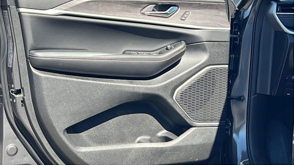 Thumbnail: 2025 Jeep Grand Cherokee - 28