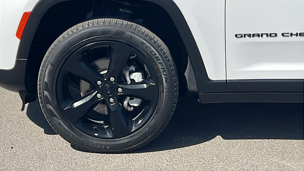 Thumbnail: 2023 Jeep Grand Cherokee - 8