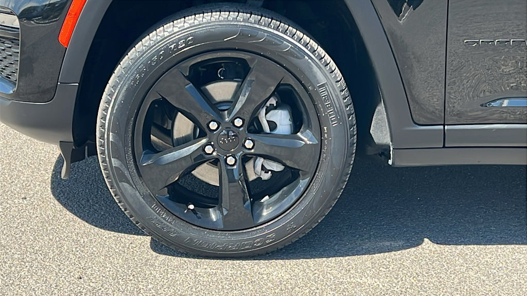 Thumbnail: 2023 Jeep Grand Cherokee - 8