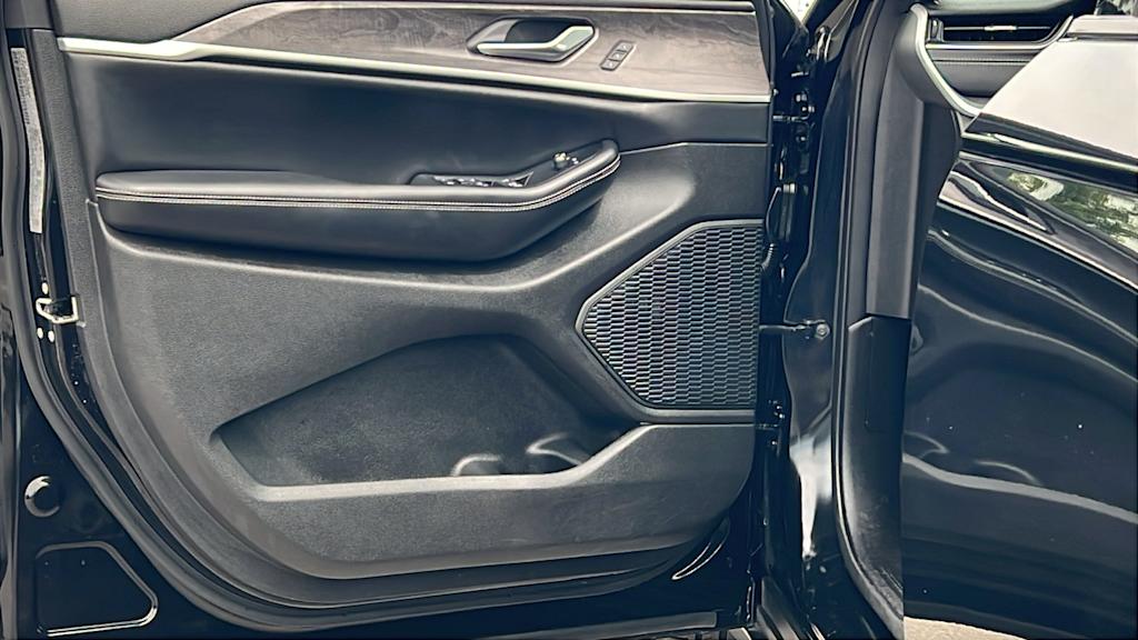 Thumbnail: 2024 Jeep Grand Cherokee - 28