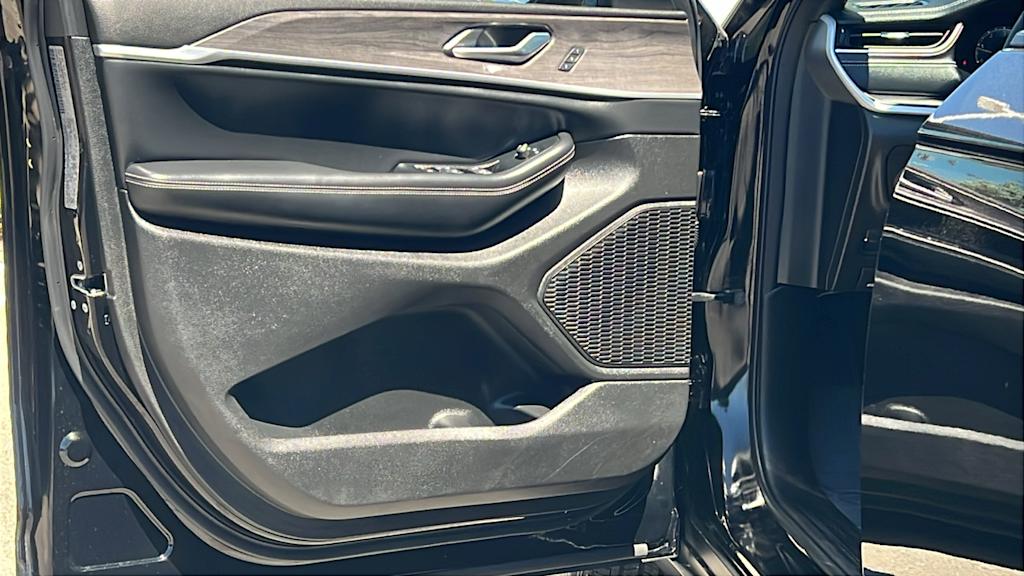 Thumbnail: 2024 Jeep Grand Cherokee - 29