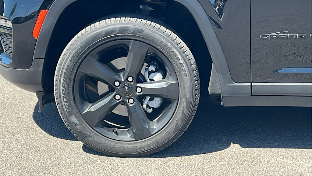 Thumbnail: 2023 Jeep Grand Cherokee - 8