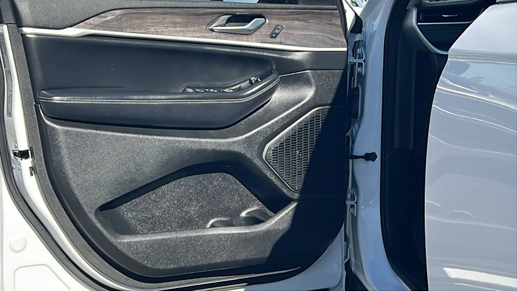 Thumbnail: 2023 Jeep Grand Cherokee - 27