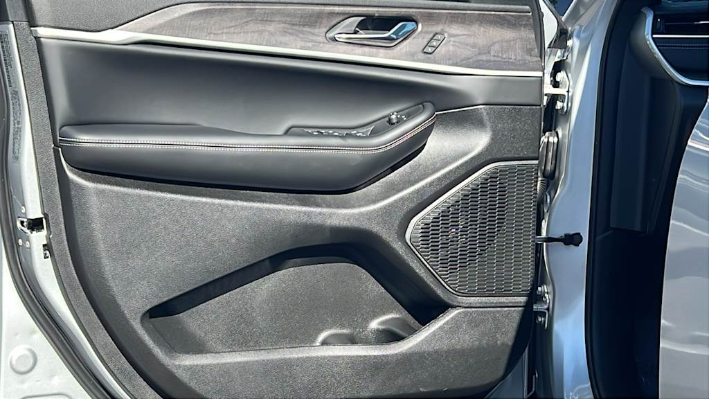 Thumbnail: 2025 Jeep Grand Cherokee - 29