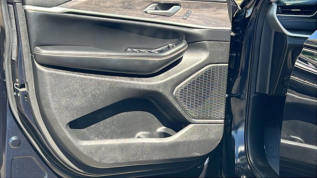 Thumbnail: 2023 Jeep Grand Cherokee - 29