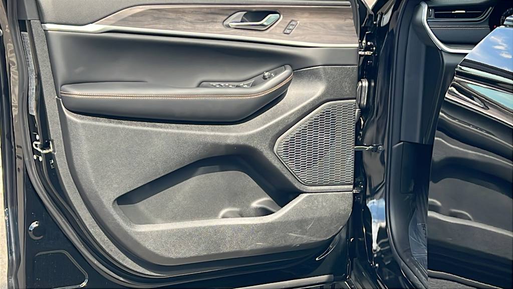 Thumbnail: 2026 Jeep Grand Cherokee - 29