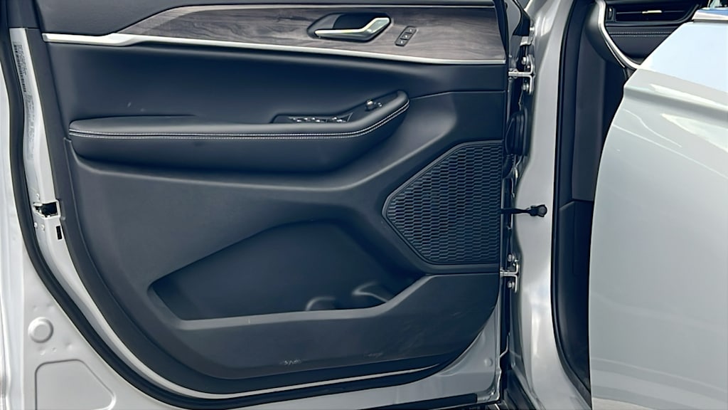 Thumbnail: 2026 Jeep Grand Cherokee - 29