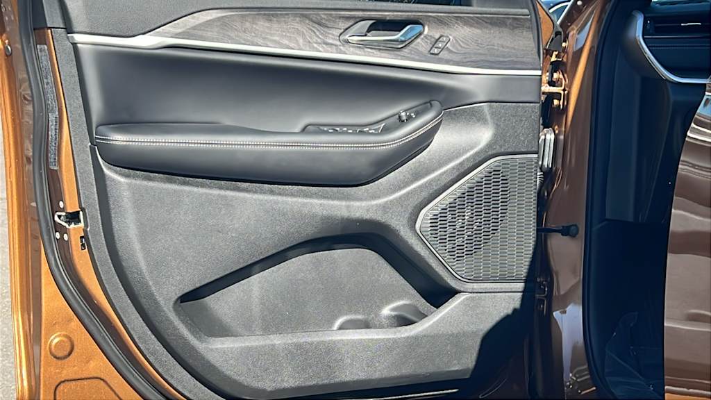 Thumbnail: 2026 Jeep Grand Cherokee - 28
