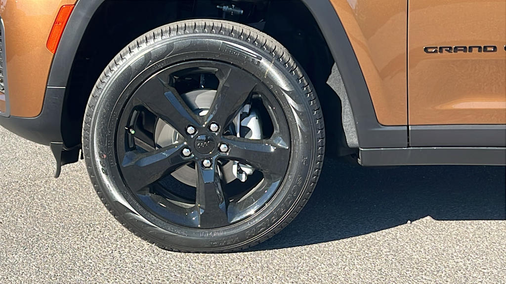 Thumbnail: 2026 Jeep Grand Cherokee - 8