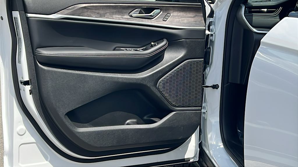 Thumbnail: 2026 Jeep Grand Cherokee - 29