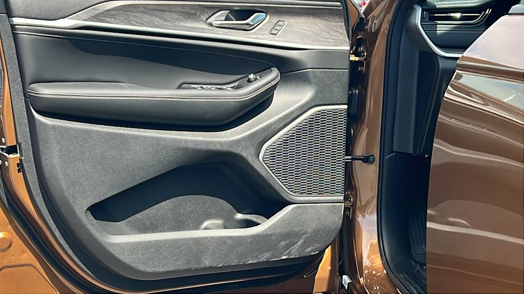 Thumbnail: 2026 Jeep Grand Cherokee - 28