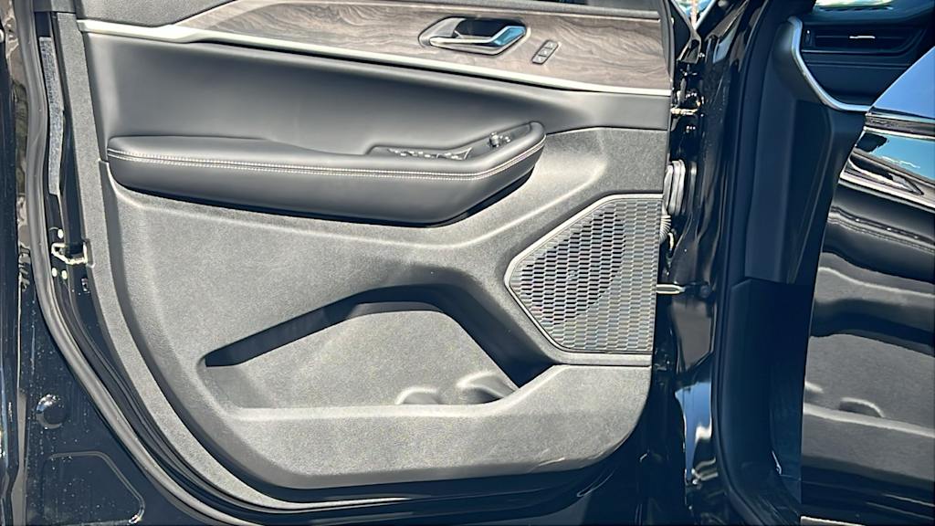 Thumbnail: 2026 Jeep Grand Cherokee - 28