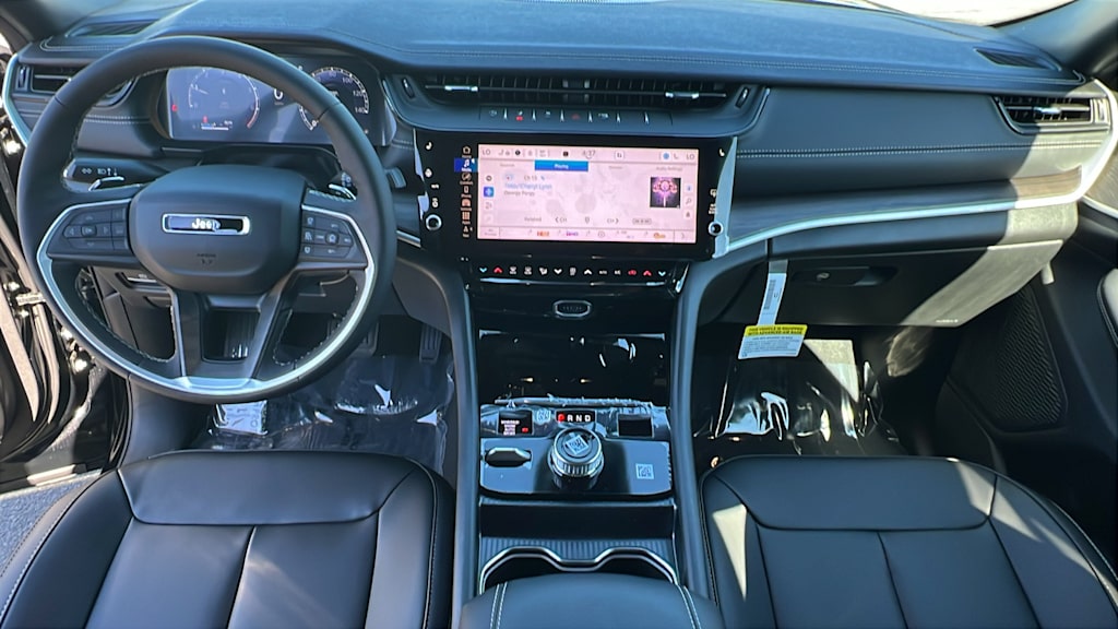 Thumbnail: 2026 Jeep Grand Cherokee - 12