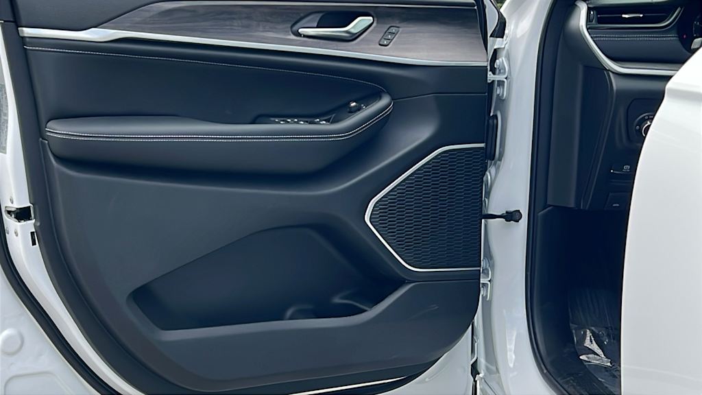 Thumbnail: 2026 Jeep Grand Cherokee - 29