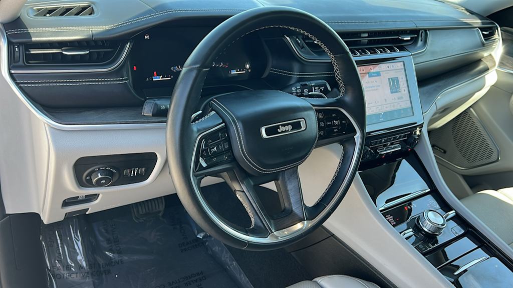 2022 Jeep Grand Cherokee Overland 2