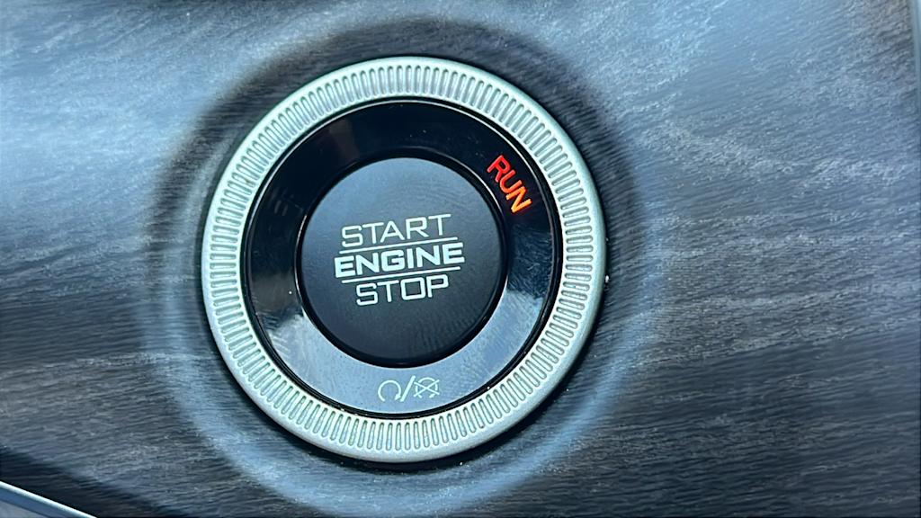 2022 Jeep Grand Cherokee Overland 25