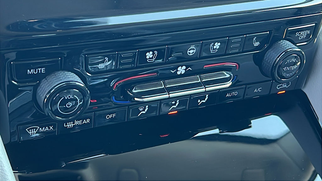 2022 Jeep Grand Cherokee Overland 23