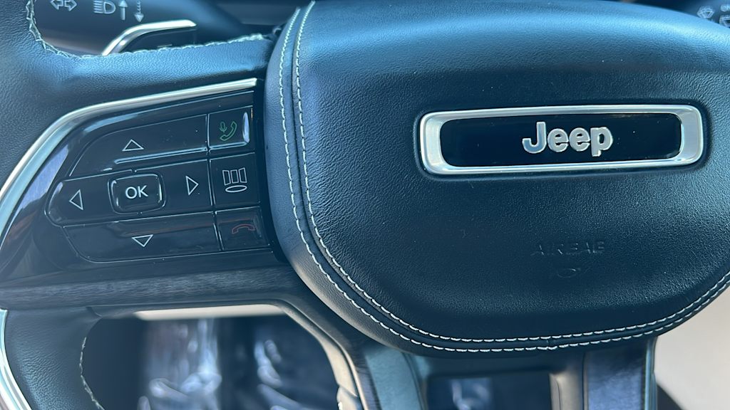 2022 Jeep Grand Cherokee Overland 26
