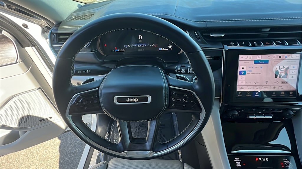 2022 Jeep Grand Cherokee Overland 9