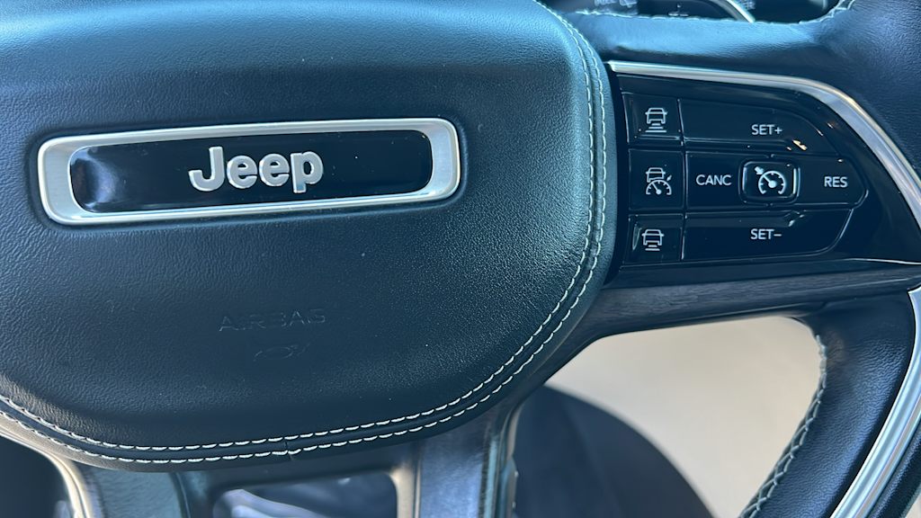 2022 Jeep Grand Cherokee Overland 27
