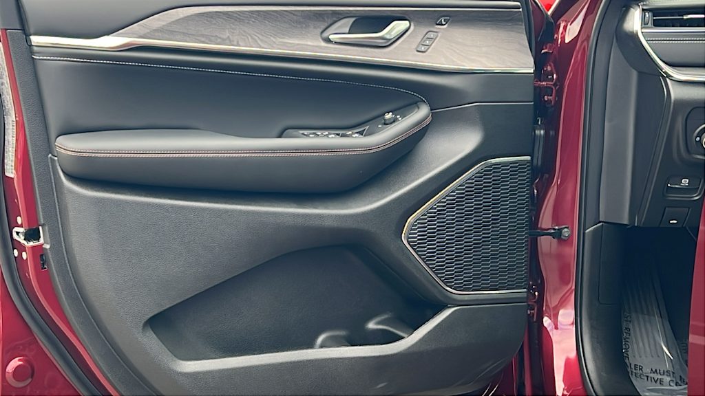 Thumbnail: 2025 Jeep Grand Cherokee - 28