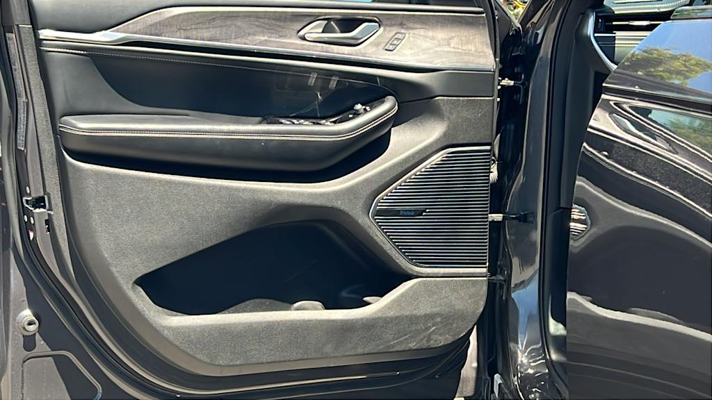 Thumbnail: 2022 Jeep Grand Cherokee - 29