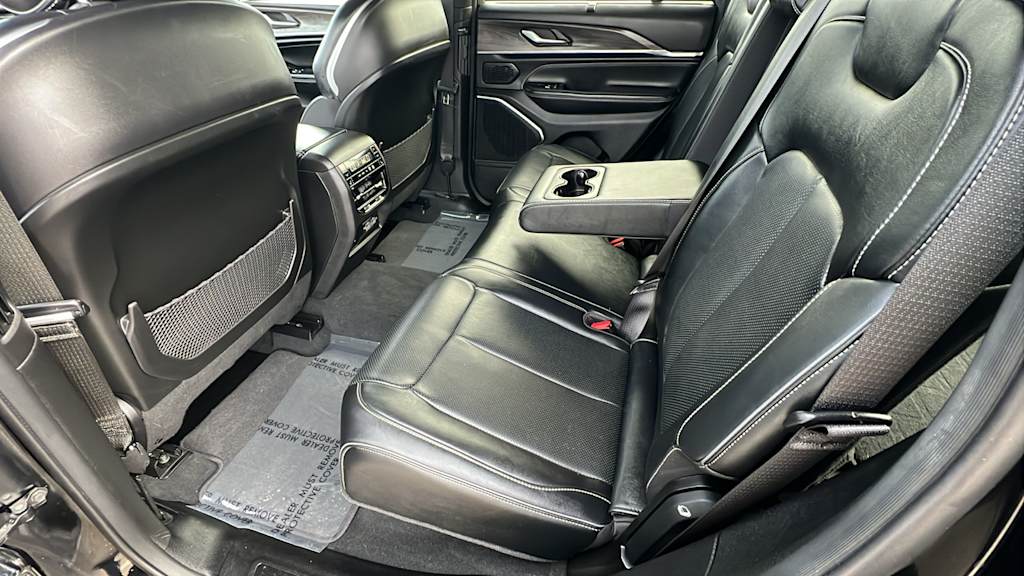 Thumbnail: 2022 Jeep Grand Cherokee - 12