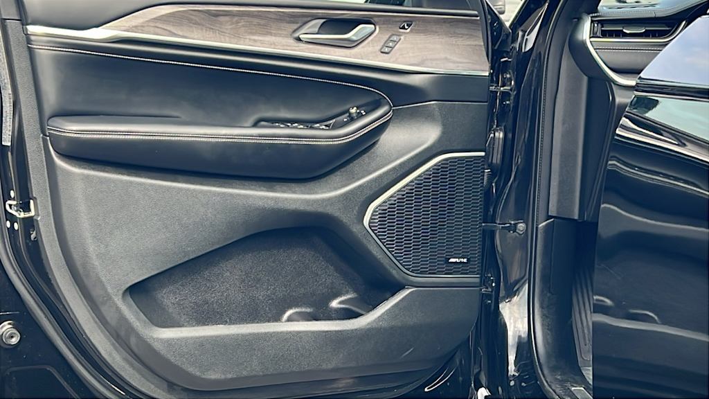 Thumbnail: 2022 Jeep Grand Cherokee - 26