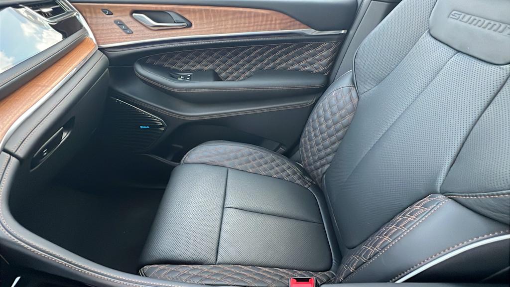 Thumbnail: 2025 Jeep Grand Cherokee - 11