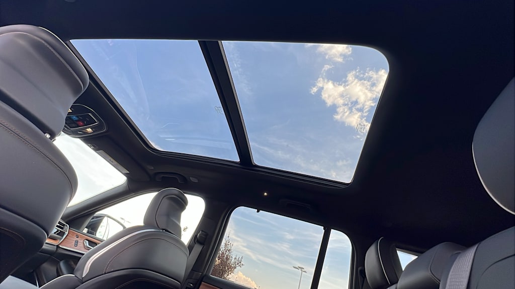 Thumbnail: 2025 Jeep Grand Cherokee - 31