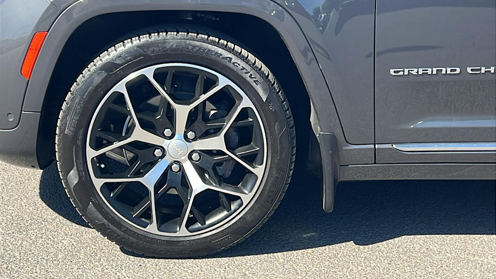 Thumbnail: 2022 Jeep Grand Cherokee - 7