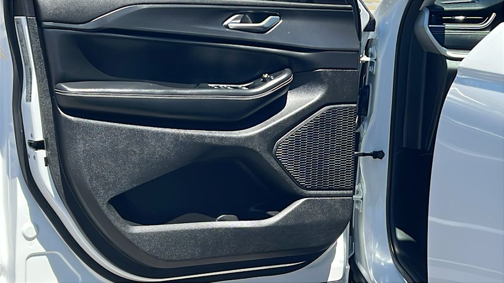 Thumbnail: 2023 Jeep Grand Cherokee L - 29