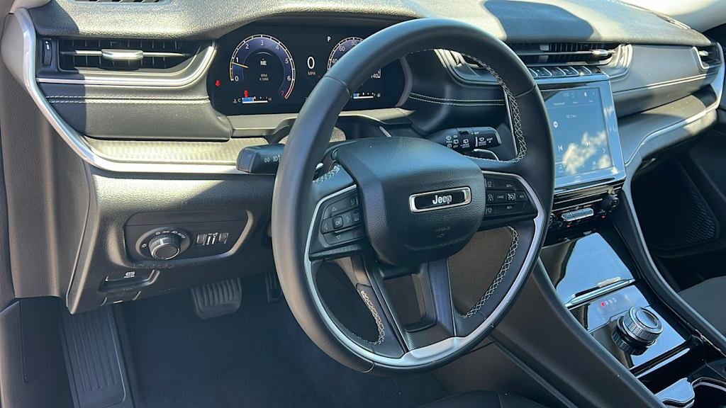Thumbnail: 2023 Jeep Grand Cherokee L - 2